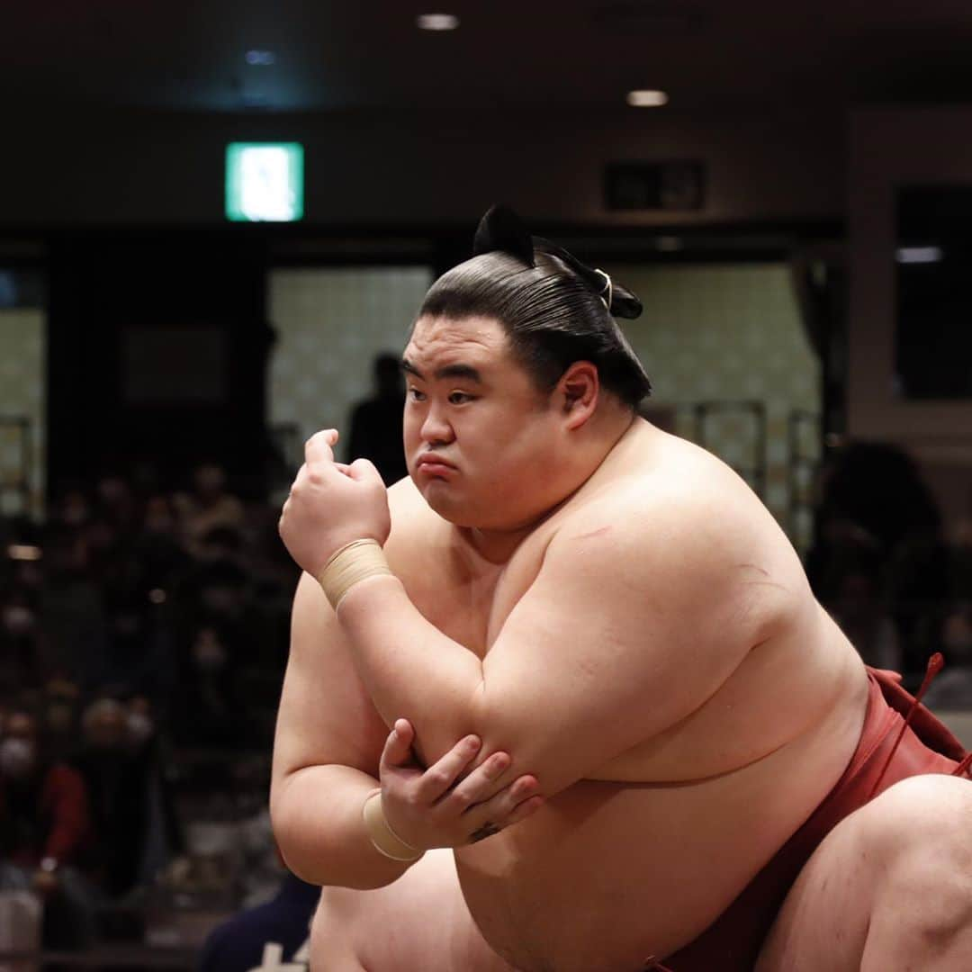 日本相撲協会さんのインスタグラム写真 - (日本相撲協会Instagram)「大相撲十一月場所、初日！！ 今場所は東京開催！！  全取組終了後には来場者全員にチャンスあり、豪華グッズが当たる⁉︎ お楽しみ抽選会も…！！  @sumokyokai  #大相撲 #sumo #相撲 #力士 #お相撲さん #japanphoto #sumowrestlers #japanculture  #十一月場所 #11月場所 #東京 #11月場所は東京で #今場所もよろしくお願いします」11月8日 20時40分 - sumokyokai