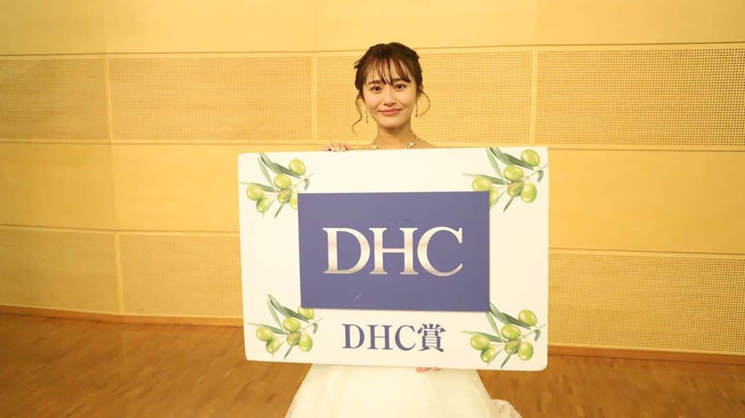 渡邊麻衣のインスタグラム：「ミス明治学院コンテスト2020にて DHC様(@dhc_official_jp)(@dhc_cs)より DHC賞を頂きました✨  ありがとうございます🤍  #DHC #DHC賞」