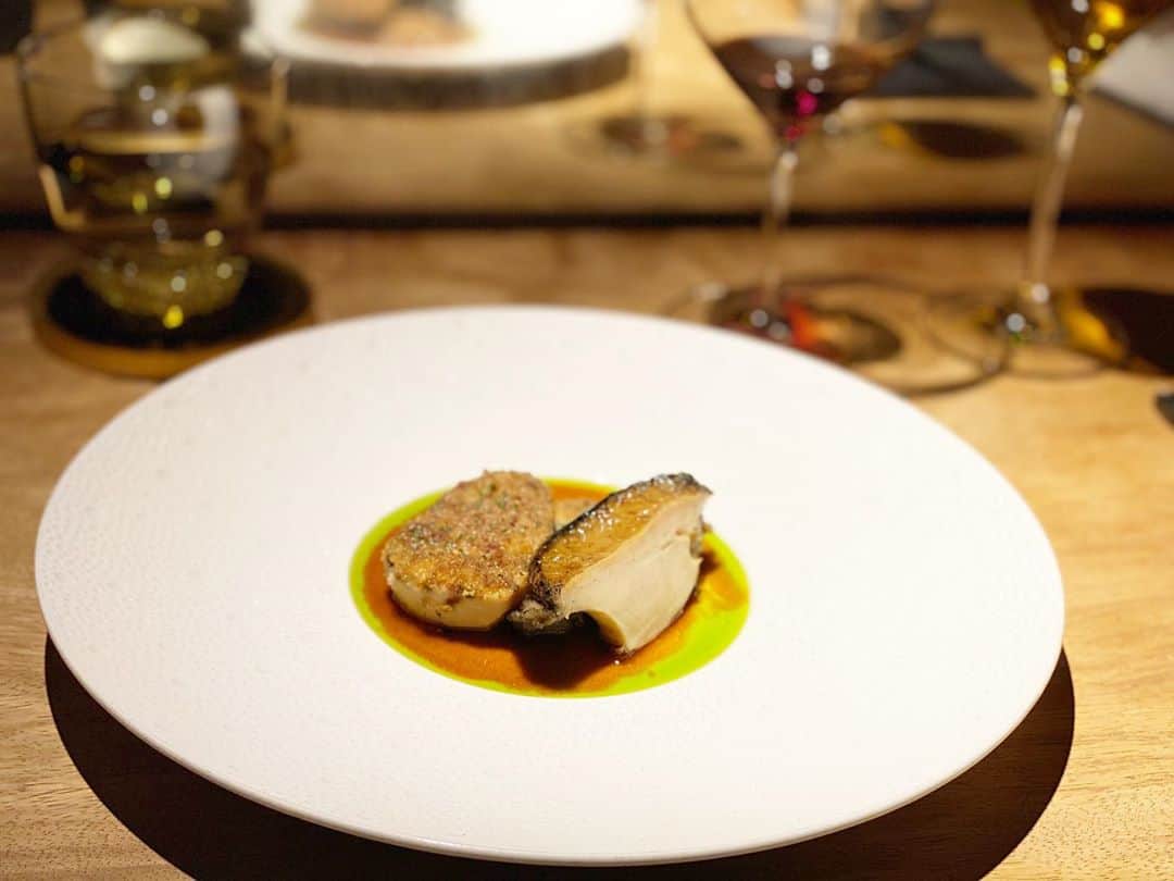 Nahoさんのインスタグラム写真 - (NahoInstagram)「* 久しぶりに旦那と2人で...🍽  普段フレンチがあまり好きじゃない旦那も このお店なら...と連れて行ってくれました🥺💕  オータムトリュフおいしかった...❤️ また絶対に行きたいお店が増えました☺️  #レストランモリ #mori #カウンター個室 #恵比寿ディナー #フレンチ #nahofrench #赤ちゃんのいる生活 #女の子のママ #令和2年ベビー #出産 #2020夏ベビー #女の子のママ　#2020baby #新米ママ #第一子 #0歳児 #ママライフ #生後4ヶ月」11月8日 20時47分 - naho_417