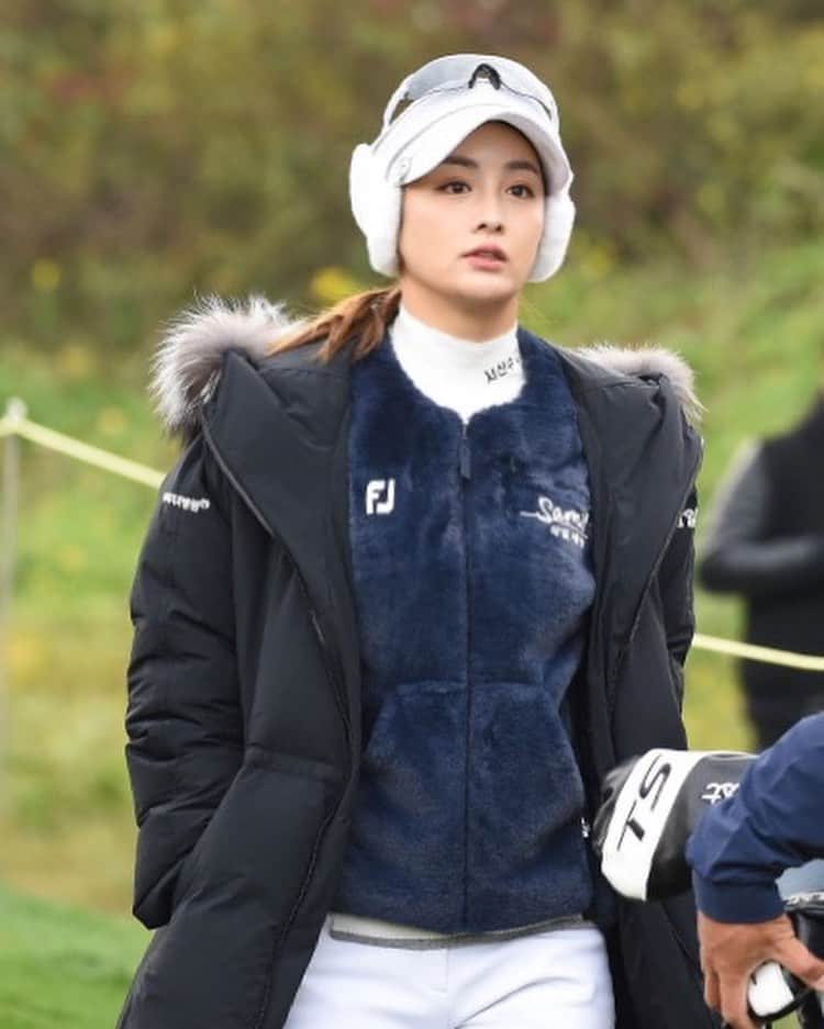 パク・キョルのインスタグラム：「. 귀마게는 필수👍 #footjoyapparel」