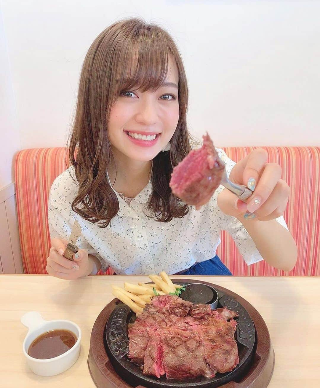 みき みーやんさんのインスタグラム写真 - (みき みーやんInstagram)「ほっぺはまだ腫れてるけど 食欲は止まらない。 . ガッツリステーキ食べたーい😭🥩笑 . . あ、これはアンバサダーしてるときに  @tomato.and.onion_official さんで 食べたお❤に❤く❤w . . #グルメ女子#フードスタグラム #グルメスタグラム #フォトジェ肉 #ステーキ#トマオニ#お肉 #お肉最高 #肉スタグラム #グルメ部 #あーん #ミディアムヘア#前髪#ヘアスタイル#steaklunch #大阪グルメ #グルメ巡り #関西グルメ #神戸グルメ#グルメ記録 #smiley#トマトアンドオニオン #三田ランチ #三田グルメ」11月8日 20時51分 - mi_yan0101