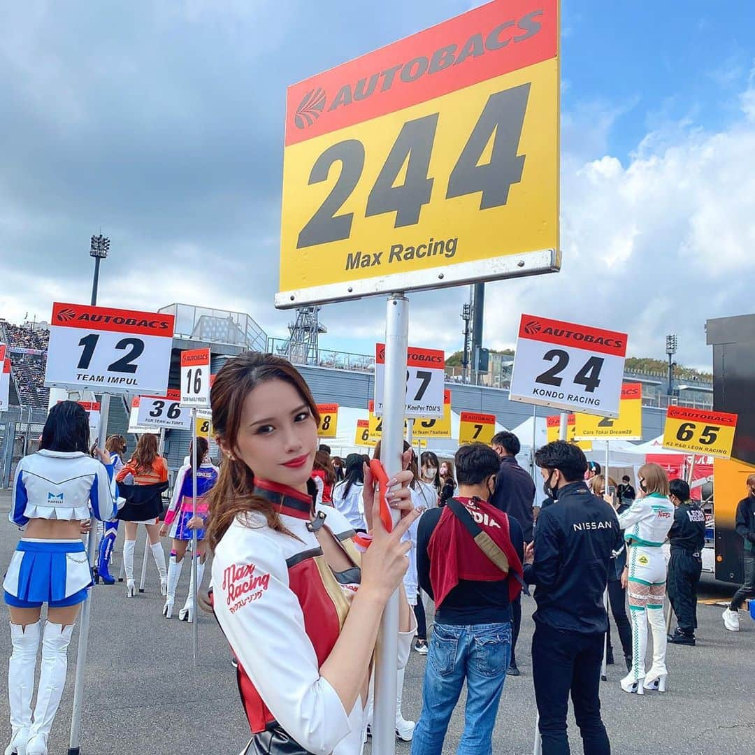 野田桃加さんのインスタグラム写真 - (野田桃加Instagram)「SUPERGT Rd.7 茂木 Maxracingは15位フィニッシュでした！  次が最終戦🌞 今年1年はやかったなあ〜。 次戦もよろしくお願いします！🍊 #SUPERGT #スーパーGT #ツインリンクもてぎ #Maxracing #マックスレーシング #たかのこの湯 #たかのこの湯rcf」11月8日 20時57分 - i_am_peaach