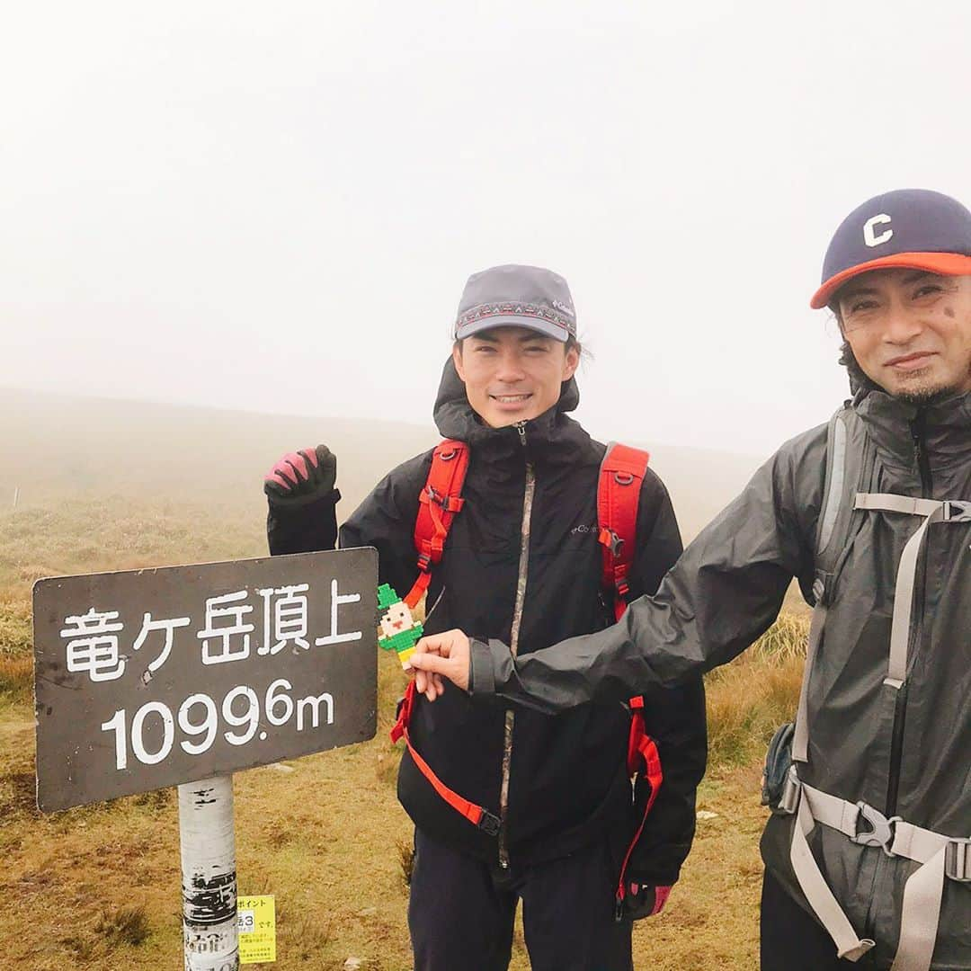 たけだバーベキューさんのインスタグラム写真 - (たけだバーベキューInstagram)「今日は三重県いなべ市にある竜ヶ岳に登りました！ 紅葉も綺麗で良き山でした 焚き火マイスターの猪野さんと！ . #三重県いなべ市 #竜ヶ岳 #焚き火マイスター #猪野 さん #Columbia #登山 #アウトドア #焚き火」11月8日 21時11分 - takeda_bbq