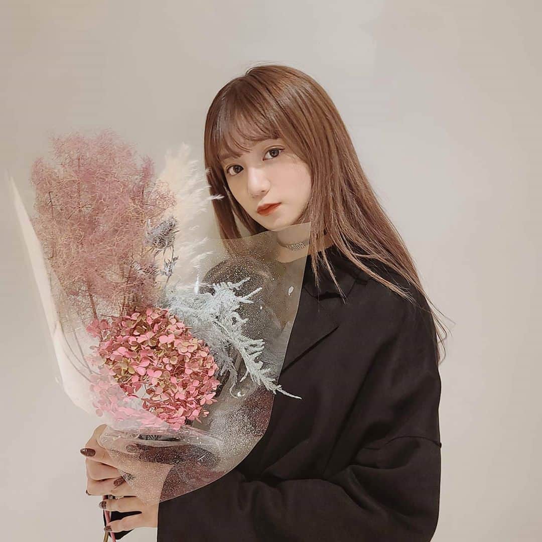 星名美怜さんのインスタグラム写真 - (星名美怜Instagram)「🖤🖤🖤﻿ .﻿ ...💐﻿ ﻿ #logi﻿ .﻿ #mireinsta﻿ #星名美怜﻿ ﻿ #flower﻿ #dryflower」11月8日 21時06分 - hoshina_mirei_official