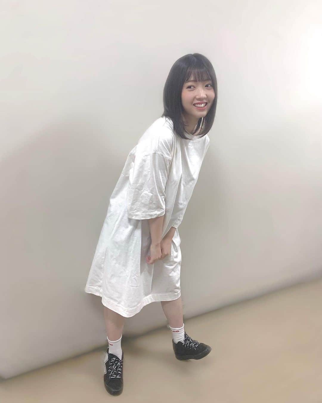 山岸理子のインスタグラム：「*  写真いつのだよ。って写真  たぶん、夏のハロコンのとき。 そしてTシャツくしゃくしゃ笑 てへ  ・ ・ ・ ・ #tsubaki_factory #つばきファクトリー #山岸理子 #今日は #郡山公演 #ありがとうございました #写真は今日のじゃないです #カジュアル #ファッション #前髪短い」