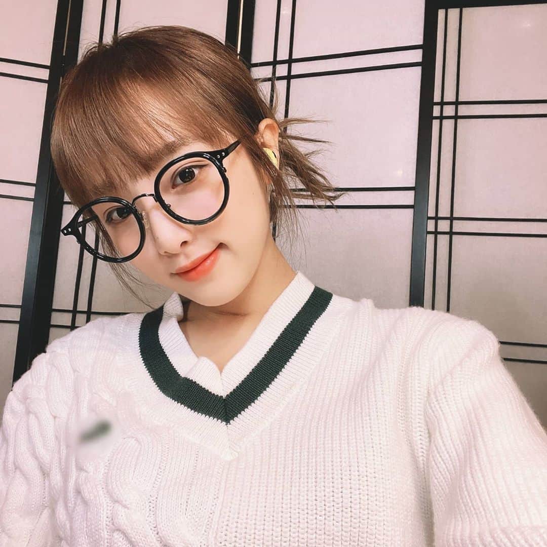 IZ*ONEさんのインスタグラム写真 - (IZ*ONEInstagram)「안경 예나🤓  メガネのイェナ🤓  #예나 #イェナ #IZONE #아이즈원 #アイズワン」11月8日 21時09分 - official_izone