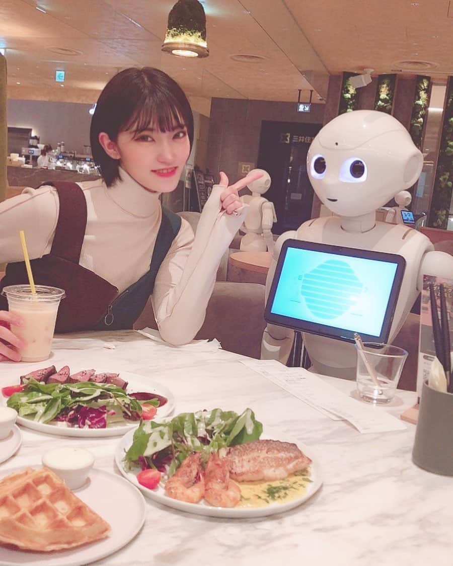 東条蒼のインスタグラム：「＊ ・ ・ ・ わたしの席のペッパーくんは 元気がなかった。 ・ ・ ペッパーくんが好きな人行ってみて！ ・ ・ ・ すきじゃなくても、、半個室のソファー席最高なので行ってみてね🤍 ・ ・ ・ #ペッパーくん  ・ ・  #東条蒼 #クルーズグループ #セクシー女優 #av女優 #メガネ女子 #黒髪 #ショートヘア #あおたん　#teamメレンゲ #followｍe #following #japan #girl #photooftheday #tagsforlikes #instalike  #台湾 #香港 #粉我 #拍照 #照片 #人像攝影」