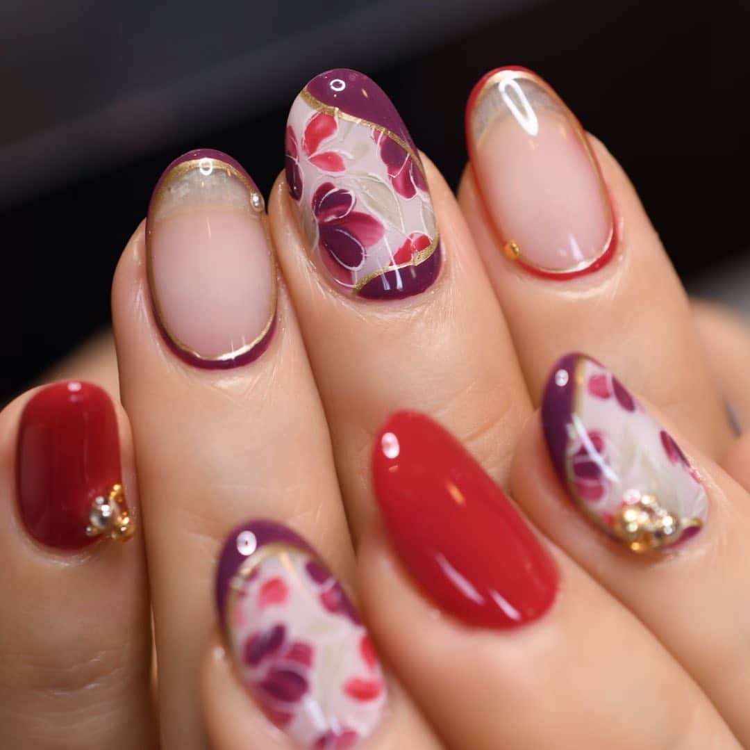 Yuka Maeda ::manicurelistのインスタグラム：「. . Salon data▼ ＝＝＝＝＝＝＝＝＝＝＝＝＝＝＝＝＝＝＝＝ . CADENAS -nail eyelash salon- ●Nail artist  @yuka.maeda  @yuki_cadenas ●eyelash　@cadenaseyelash  ゲストに愛と感動を…♡ . 【 LINE ＠cadenas 】 ご予約/お問い合わせはLINEよりお気軽に🤲 ▶︎▶︎#cadenasnail デザインアップしてます♡  price…★⭐︎Instagram特別キャンペーン中⭐︎★ . 「インスタ見たよ👀」と LINEからご予約で特別プライス7500円！！ . ※ご新規様限定 ※キャラクターや特殊なエレメント等のみ 別途料金いただく場合ございます🙇🏻‍♀️ . . price…初回8000円（オフ込み） access…大阪市北区堂山町16-1  中崎町駅  徒歩5分 /  梅田駅  徒歩6分 . tel… 06-4792-8617 ＝＝＝＝＝＝＝＝＝＝＝＝＝＝＝＝＝＝＝＝ . . .  #中崎町ネイルサロン #梅田ネイルサロン #大阪ネイルサロン #関西ネイルサロン #インスタネイル #instanails #instanail #トレンドネイル #ネイルサンプル #クリアネイルデザイン  #ネイルブック #パープルネイル #ネイルチェンジ #今月のネイル #にゅーねいる #秋ネイル #ミラーネイル  #ネイル大好き #赤ネイル #ネイル部 #女子力向上委員会 #女子力 #女子力ネイル #アートネイル #囲いネイル #ニューネイル  #ナノソル #ナノソルcc  #ナノソル販売店大阪」