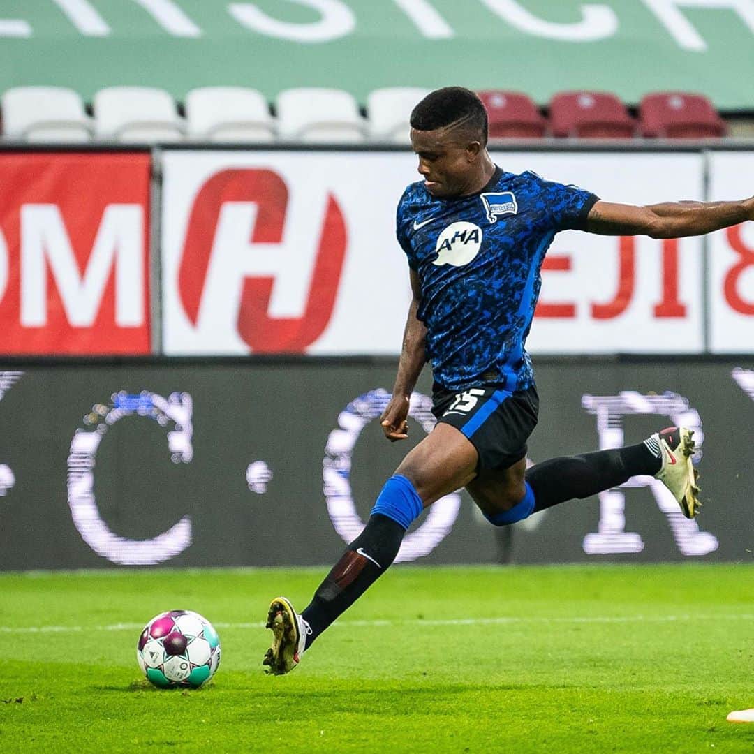 ヘルタ・ベルリンのインスタグラム：「@jhoncordoba9 hat sich bei #FCABSC eine Bänderverletzung im linken Sprunggelenk zugezogen und fällt vorerst aus. 😳🤯 Gute Besserung, Jhon! Werd schnell wieder fit! 💙 . . #cordóba #HaHoHe #herthabsc」