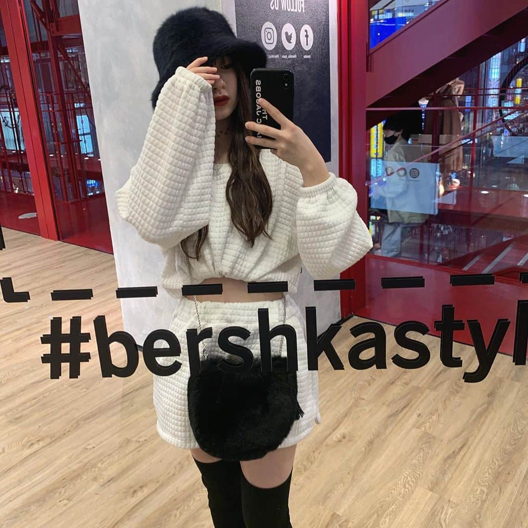 坂本瑞帆さんのインスタグラム写真 - (坂本瑞帆Instagram)「Bershka❤❤❤ . . 🐰セットアップ🐰 @cookiecom_official  #Bershka#bag#cap#kneehighboots#egoist#WEGO#setup#white#code#fashion#autumn#winter#05#fjk#likeforlikes#like4likes#likeforfollow」11月8日 21時19分 - s.mizuho_0125