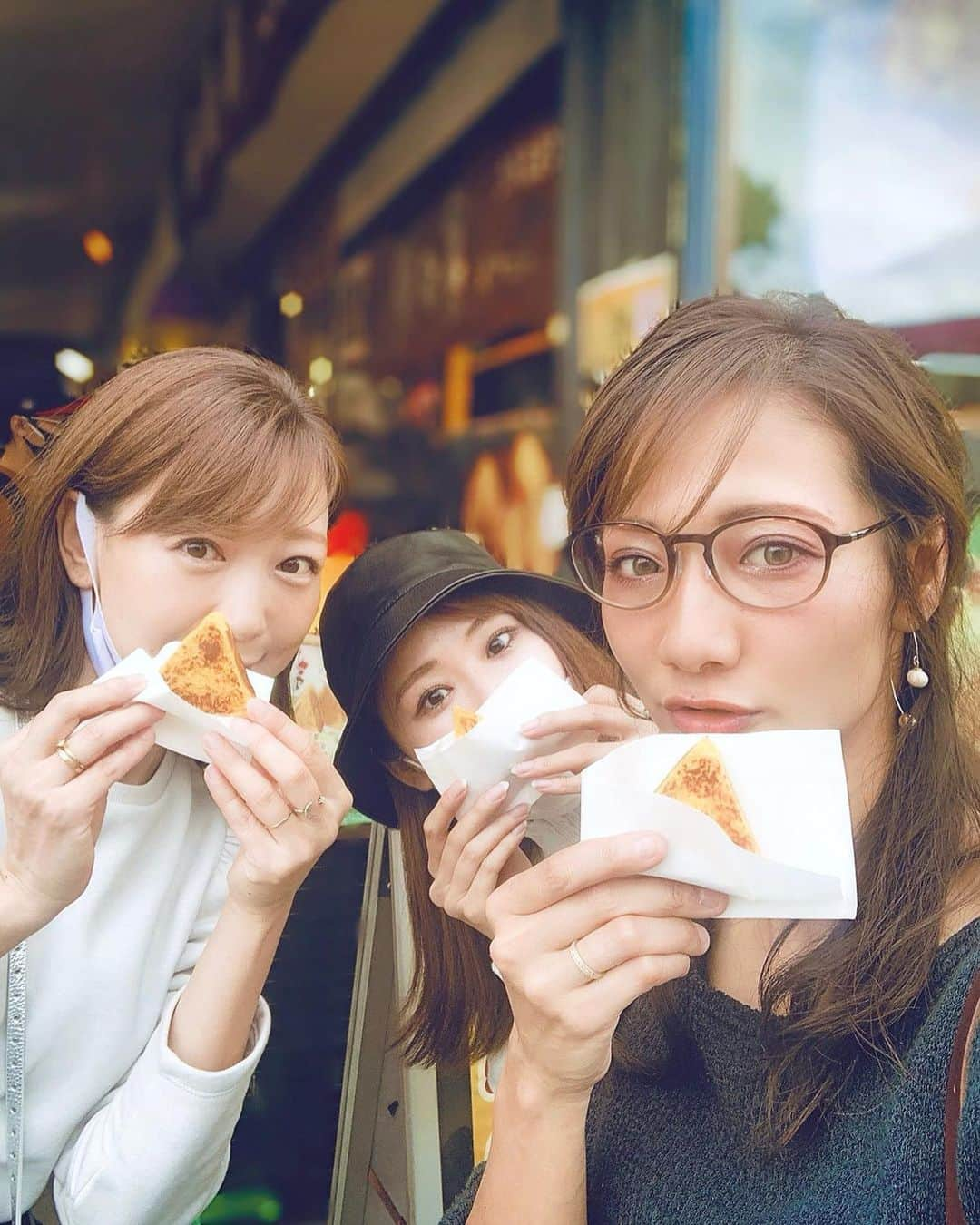 長谷川ゆうのインスタグラム：「. . 会えたよYYY♡ ゆか・ゆう・ゆかり  お芋食べに川越🍠  でも到着した時ペコペコ過ぎて すぐお豆腐セット食べちゃったから お腹いっぱいになって食べ歩き出来ず。笑  でもゆかりちゃんの名言？迷言？に 爆笑して楽しい時間でした♡笑 表情筋MAXに使ったよ . . #yyy #y旅 #川越 #小江戸川越 #プチトリップ #川越食べ歩き #おいも会 #🍠」