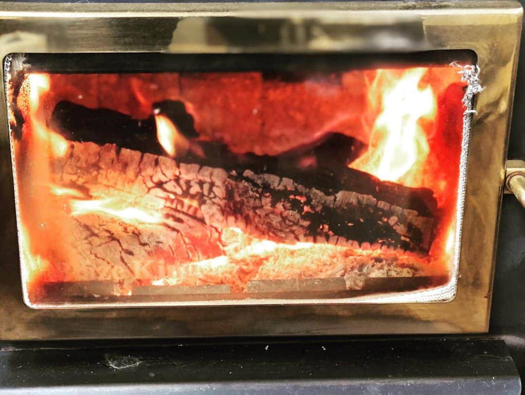 飯沼誠司さんのインスタグラム写真 - (飯沼誠司Instagram)「This time of year? It’s too early!  #fireplace」11月8日 21時37分 - seiji_iinuma
