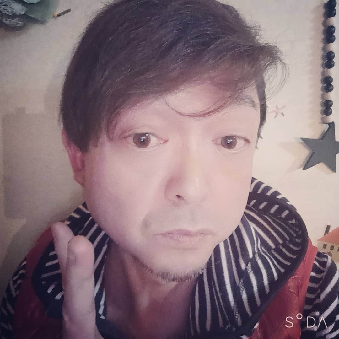 松本隆博のインスタグラム：「。 いぇーい(^O^) 1週間で2.2kgダウン。  (~0~)やれば出来る！  大分、別府公会堂LIVE までにあと2.8kg減らす。 (^○^) 動き軽やかに…ダンスする (*˘︶˘*).｡.:*♡  やれば出来る！！  ～人生遊歩道～」