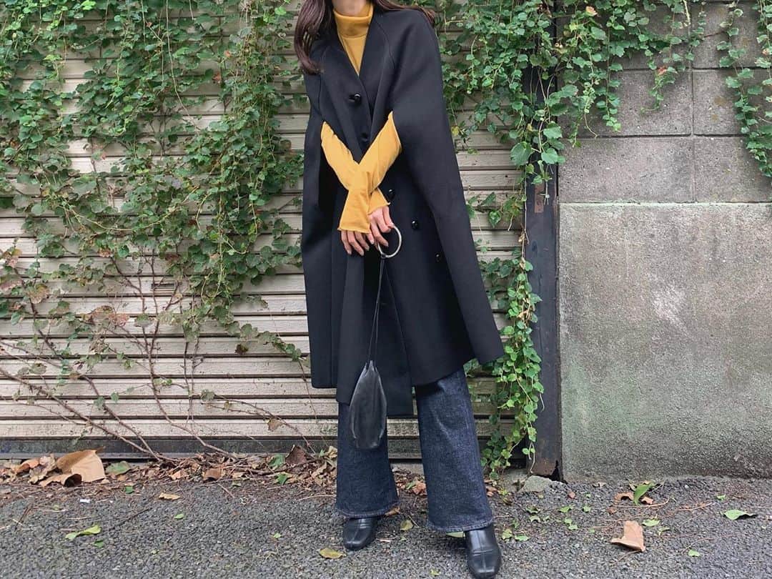 佐藤里緒菜のインスタグラム：「_﻿ 着心地よいシアートップス🍠﻿ 長めの袖と身頃も割とゆったりで楽ちん。﻿ ベージュのヒートテックと重ねれば響かない&温かい🤭👵🏻 ﻿ STYLEVOICE.COMで販売中🔖﻿ ﻿ #STYLEVOICE #riona__ootd﻿」