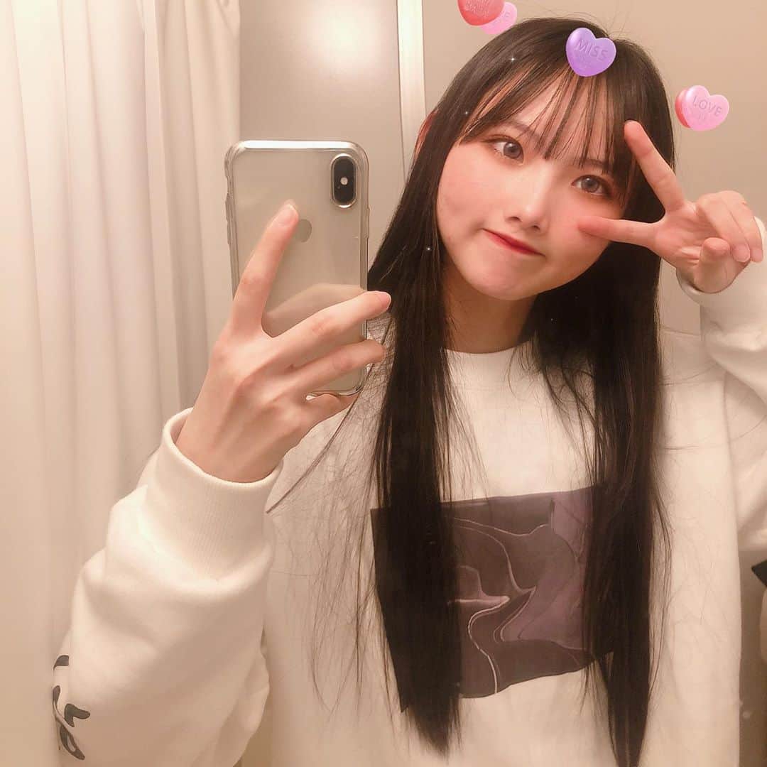 中野みやびのインスタグラム：「鏡。  #自分 #peace #ピース #鏡 #mirror #snow #映え #heart #ハート #白 #RASVOA #ポーズ #picture #中野みやび #みやび」