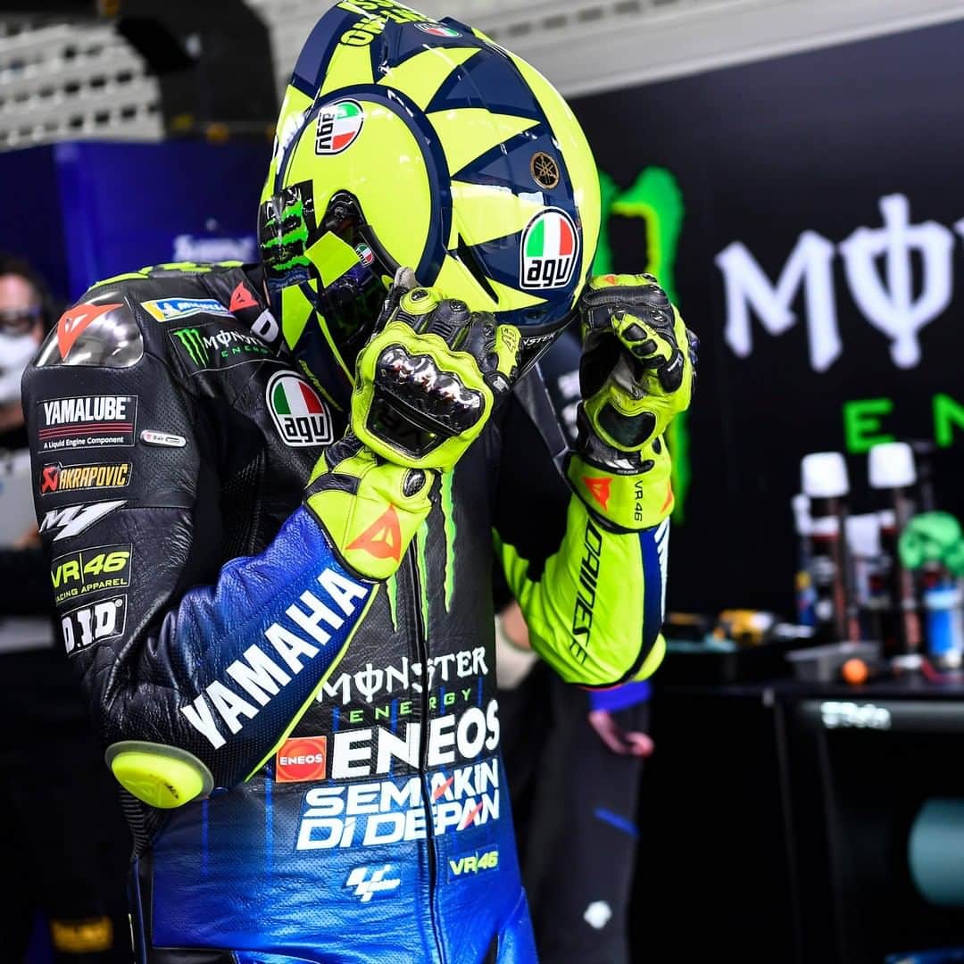 YamahaMotoGPさんのインスタグラム写真 - (YamahaMotoGPInstagram)「The Doctor is ready to go racing at the Ricardo Tormo track 💪  #MonsterYamaha  #MotoGP  #EuropeanGP」11月8日 21時47分 - yamahamotogp