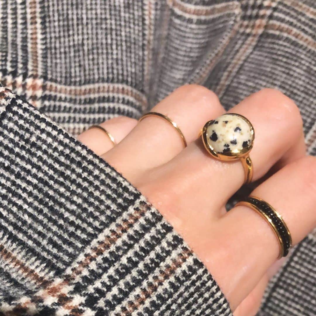 関根祥子のインスタグラム：「🤍🖤 @gagan.jewelry   可愛すぎる〜🙈」