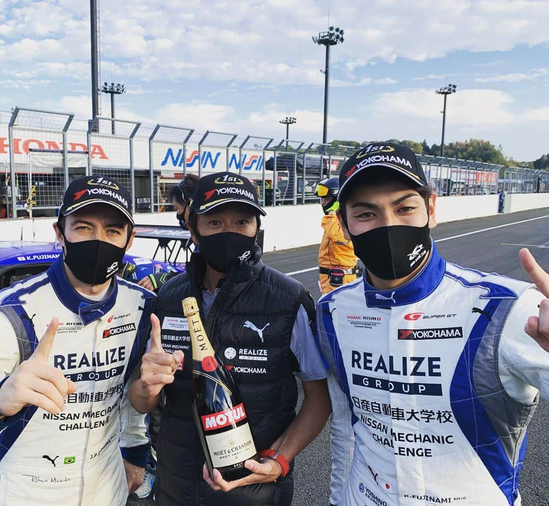 MOTUL Japanさんのインスタグラム写真 - (MOTUL JapanInstagram)「【KONDO RACINGのリアライズ日産自動車大学校 GT-Rが優勝】 . 11/7-8にツインリンクもてぎで開催されたSUPER GT GT300クラスで近藤監督率いるKONDO RACINGの藤波清斗選手とジョアオ・パオロ・デ・オリベイラ選手がドライブする56号車リアライズ日産自動車大学校 GT-Rが優勝‼︎ . Rd.5 FUJIに続き2勝目でGT300クラスランキングトップ!!! . 次戦は最終戦 Rd.8 FUJI! まだまだSUPER GTから目が離せない!!! . @kondoracingteam  @jpdeoliveira  @kiyoto0413  #motul #MOTULJapan #poweredbymotul #kondoracing #リアライズ日産自動車大学校gtr #supergt #gt300 #スーパーgt #nissangtr #nissangtrgt3 #r35gtr #r35 #nismo ＃ニスモ#nissanmotorsportsinternational #supergt好きな人と繋がりたい #スーパーgt好きな人と繋がりたい #モータースポーツ好きな人と繋がりたい #レース好きな人と繋がりたい #gtr好きな人と繋がりたい #高性能オイル」11月8日 21時42分 - motuljapan