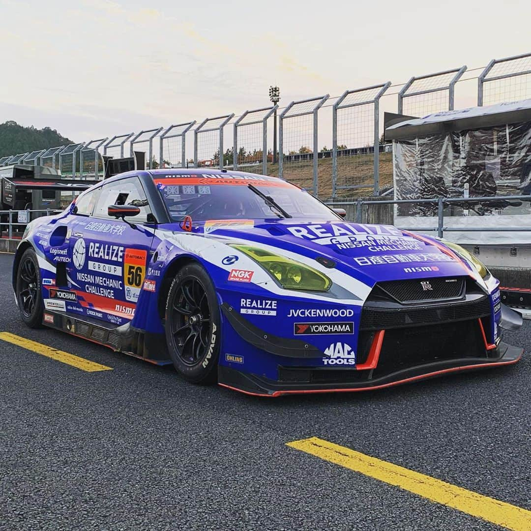 MOTUL Japanさんのインスタグラム写真 - (MOTUL JapanInstagram)「【KONDO RACINGのリアライズ日産自動車大学校 GT-Rが優勝】 . 11/7-8にツインリンクもてぎで開催されたSUPER GT GT300クラスで近藤監督率いるKONDO RACINGの藤波清斗選手とジョアオ・パオロ・デ・オリベイラ選手がドライブする56号車リアライズ日産自動車大学校 GT-Rが優勝‼︎ . Rd.5 FUJIに続き2勝目でGT300クラスランキングトップ!!! . 次戦は最終戦 Rd.8 FUJI! まだまだSUPER GTから目が離せない!!! . @kondoracingteam  @jpdeoliveira  @kiyoto0413  #motul #MOTULJapan #poweredbymotul #kondoracing #リアライズ日産自動車大学校gtr #supergt #gt300 #スーパーgt #nissangtr #nissangtrgt3 #r35gtr #r35 #nismo ＃ニスモ#nissanmotorsportsinternational #supergt好きな人と繋がりたい #スーパーgt好きな人と繋がりたい #モータースポーツ好きな人と繋がりたい #レース好きな人と繋がりたい #gtr好きな人と繋がりたい #高性能オイル」11月8日 21時42分 - motuljapan