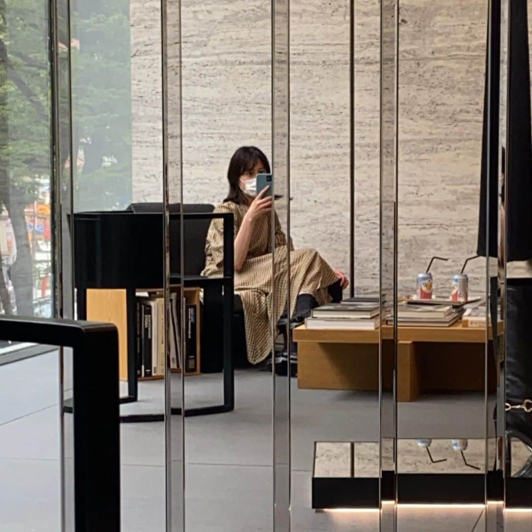 保坂美亜のインスタグラム：「もういないのちょっと寂しいな？さいごにグミくれた」