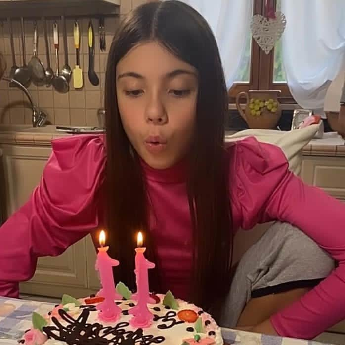 クリスティアン・ザッカルドのインスタグラム：「A te che sei speciale..!!! Auguriiiiiiiiiiiiii +11🎂🎉💖 #Ginevra #compleanno #auguri #11 #tvb」