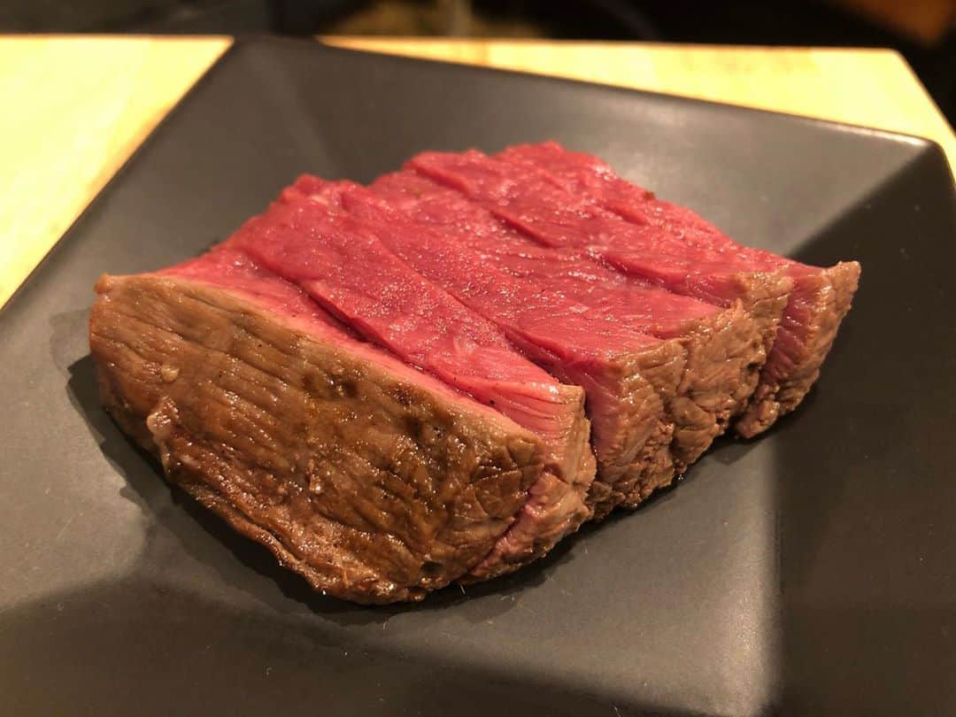 矢端名結さんのインスタグラム写真 - (矢端名結Instagram)「美味しいお肉に舌鼓。 明日からまた1週間頑張りましょうね😊  #レモンサワー #肉 #乾杯」11月8日 21時59分 - miyu_yabata
