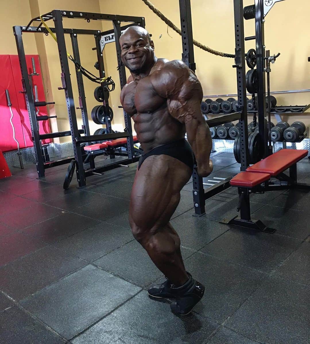 カイ・グリーンのインスタグラム：「is there a reason for me to look like this, even if I don’t take stage this year ?」