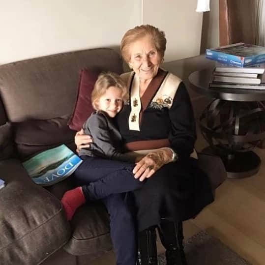 Alessia Marcuzziさんのインスタグラム写真 - (Alessia MarcuzziInstagram)「Nonna Mela turns 97!!!!! Non potendo abbracciarti oggi, ti dedico un bel po’ di quelli fatti fino a poco tempo fa. Appena potremo farlo e saremo sicuri ti riempio di baciiiiiiii!!!!!  Tanti auguri nonna del nostro cuore... sei la nostra forza❤️ #nonnamelaforpresident #97 #unpocodiolioeunpocodisale #volersibeneégratis」11月8日 22時06分 - alessiamarcuzzi