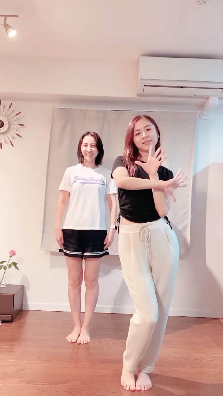 近野莉菜のインスタグラム：「槙田先生によるダンス講座🕺🏻 Feel Special /TWICE」