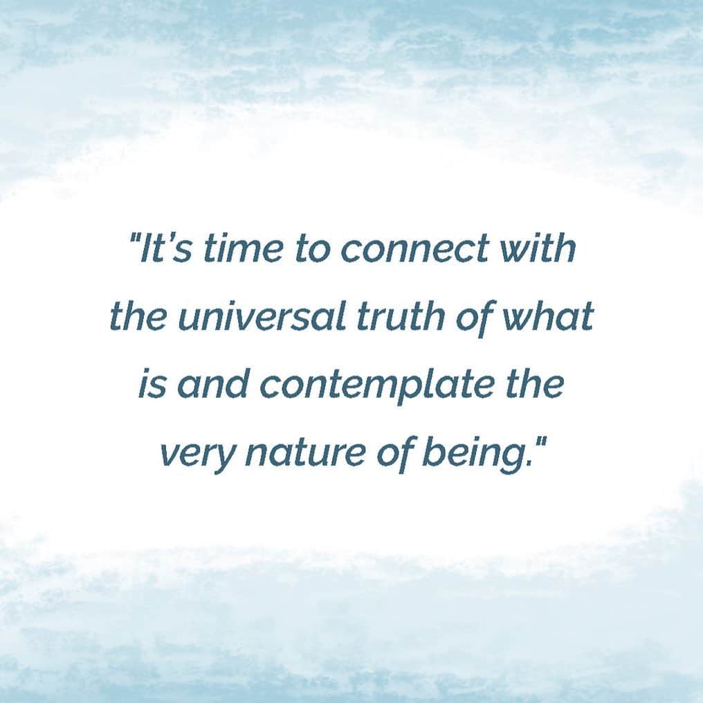 のインスタグラム：「We’re all on a quest for truth. If you practice yoga, then you’ll recognize the term Satya, which means true essence or truthfulness. It is the goal of yoga to cultivate Satya, and I’m discussing this philosophy in order to bring some clarity to the modern concept of Universal Truth.  Satya is the ethical concept of the value of truthfulness. It’s considered a virtue of the yoga practice and it guides us on our everlong quest for truth. More importantly, Satya is the opposite of falsehood and delusion, and it helps govern the very operation of our universe.   But what does truthfulness mean in our contemporary world?   What we’re after are the answers to some of the deepest questions of life. The goal of yoga is to cultivate true knowingness and to understand what Satya means.   Satya exists in our individual actions and thoughts, and it can influence the way we interact with one another. By practicing yoga, we can move on from our individual biased truths and into the universal truths of this reality.   Universal truths - like gravity - are infallible. On the other hand, our individual truths are shaped by our experiences. They are often based on value judgments and opinions. We make most of these value judgments subconsciously, which can give people the power to take advantage of our relative truths.  What yoga is after is to find you a path out this relative truth through the practice of Satya. I share some ways to recognize your own biases in the echo chamber of our society and discuss the limits to the types of knowledge that yoga intends to teach you.   It’s time to cultivate a path to knowledge and wisdom within ourselves. The yoga practice presents different ways to reach this knowledge and wisdom, and this universal kind of awareness is the kind of truth we’re after through Satya. It’s so much more than determining what’s true and what’s not. It’s time to connect with the universal truth of what is and contemplate the very nature of being.」