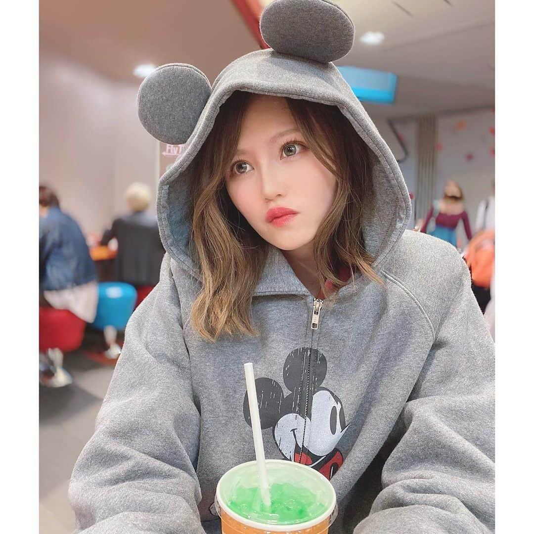 込山榛香さんのインスタグラム写真 - (込山榛香Instagram)「ディズニーランド行ってきたよ🏰✨﻿ ﻿ ﻿ ﻿ ずっと乗りたかった #美女と野獣 のアトラクションに ようやく乗れて嬉しい🌹💛﻿ ﻿ 抽選で外れちゃうのが怖いので﻿ バケーションパッケージを使って🎫﻿ ﻿ ﻿ #ベイマックス も楽しかった✨﻿ ﻿ ﻿ ﻿ 食べてる時以外はずっとマスクしてるので﻿ 食べてる写真沢山ですが、この日はいっぱい食べた🤤」11月8日 22時21分 - komiharu_official