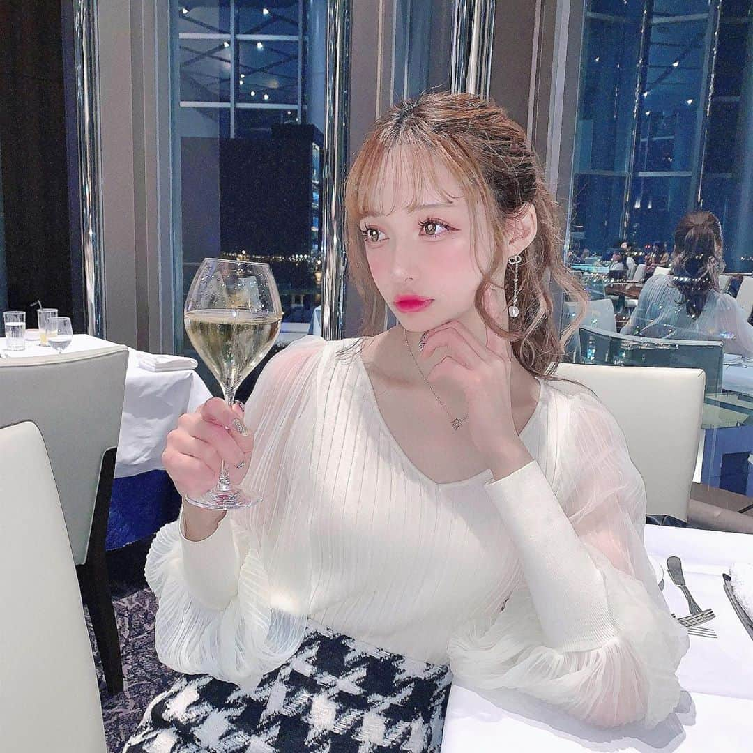 あやちゃんさんのインスタグラム写真 - (あやちゃんInstagram)「大人ディナーにもピッタリな🥂@royalparty_official 🤍 着心地もよくてデザインもお気に入り✨ ブラウンもあったよ🤎 #topofuniversal  #ディナー #ディナーコーデ #秋コーデ #秋服コーデ #ポニテ #ポニーテール #千鳥柄 #千鳥格子   #大阪観光 #大阪ディナー #ユニバ #usj」11月8日 22時14分 - aya.you.love.r