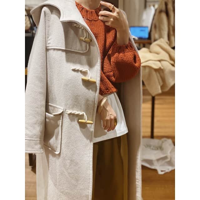 Eri Koyamaのインスタグラム：「. #ロングダッフルコート カラーニットが合うね🧶 . @ungrid_official @ungrid_staffsnap @eri_koyama_ #153cmコーデ」