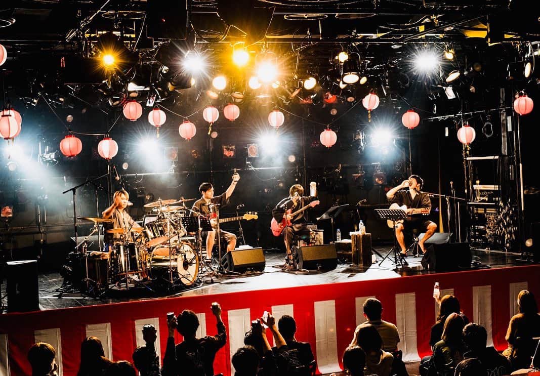 MONOEYESのインスタグラム：「2020.11.08 MONOEYES Semi Acoustic Live Tour 2020 広島クラブクアトロ Day1 Photo by Maki Ishii monoeyes」