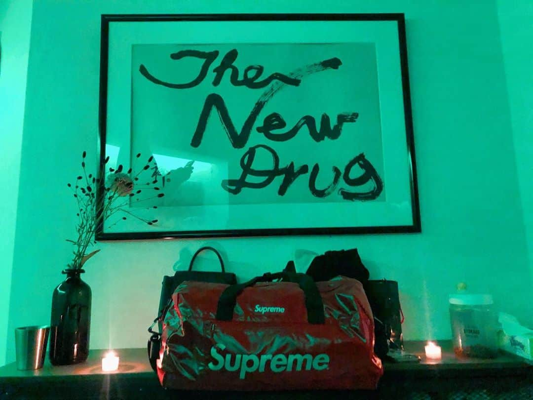 原田デイビッドのインスタグラム：「“ This is how we take  The old from the new The new to the old  The old from the new.” - Nice & Smooth ✌️   #smooth #nice #nice&smooth #new #oldtothenew  #supreme  #hihop #peace #新しい  #変わった」