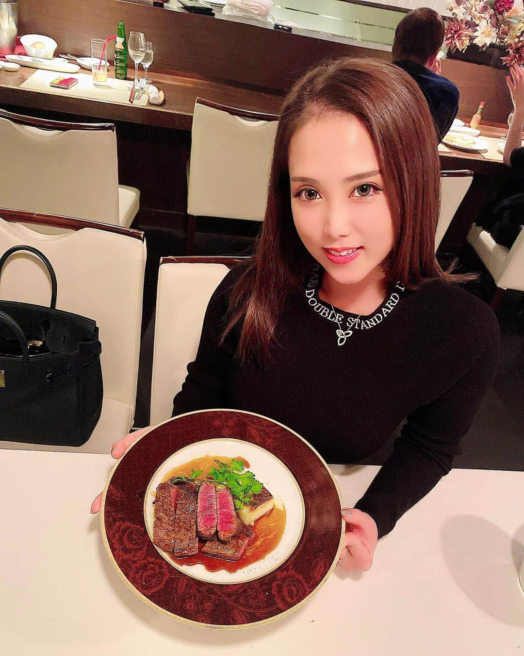 RIONAさんのインスタグラム写真 - (RIONAInstagram)「. 久しぶりにKOEDA行ってきたよ〜❤️ たまに無性に食べたくなる😘 ここのオムレツが好き〜✨  錦のご飯屋さんを応援しようプロジェクトやってます📣 @million_leisure_holdings  ↑ここに飛んでこの投稿にいいねお願いします❤️  #名古屋グルメ#錦ご飯#KOEDA #prettywoman#pwりおな#showtime#sexy#名古屋名物 #dance#party#event#dancer #follow#followme#l4l#l4f#Japanesegirl #キャスト募集#ダンサー募集 #名古屋キャバクラ#すすきの#中洲川端 #北新地#中洲」11月8日 22時29分 - riona_bestita