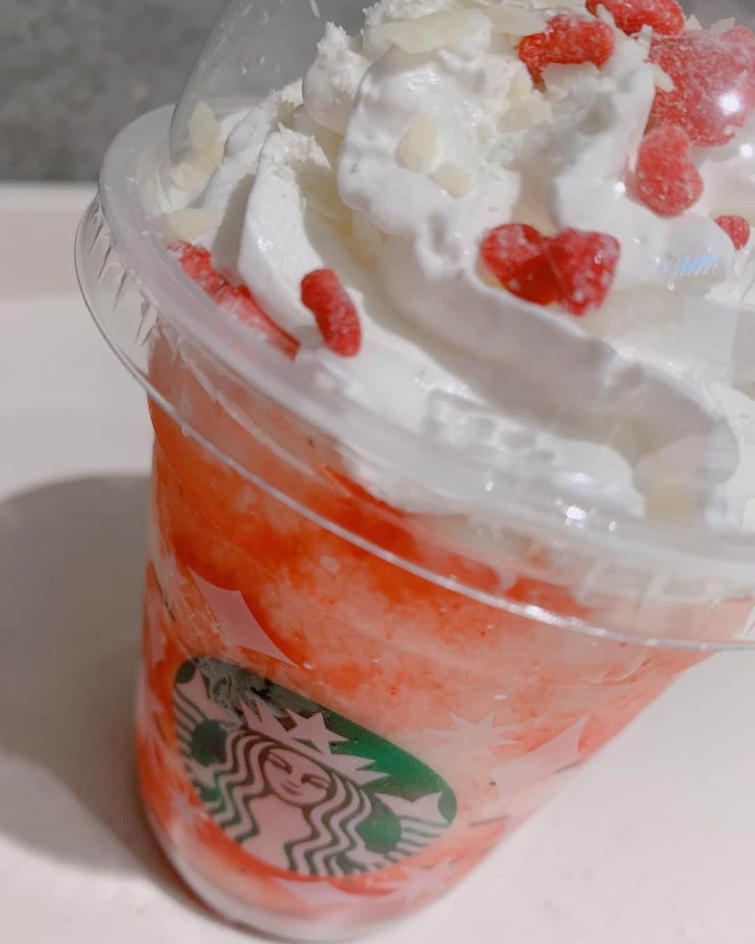 牧野真莉愛さんのインスタグラム写真 - (牧野真莉愛Instagram)「♡ ♡ 🍓BERRY×BERRY CHEESECAKE FRAPPUCINO🍓 ♡ ♡  #starbucks #スターバックス #ベリーベリーレアチーズフラペチーノ #HelloProject  #モーニング娘20 #morningmusume20  #牧野真莉愛」11月8日 22時38分 - maria_makino.official