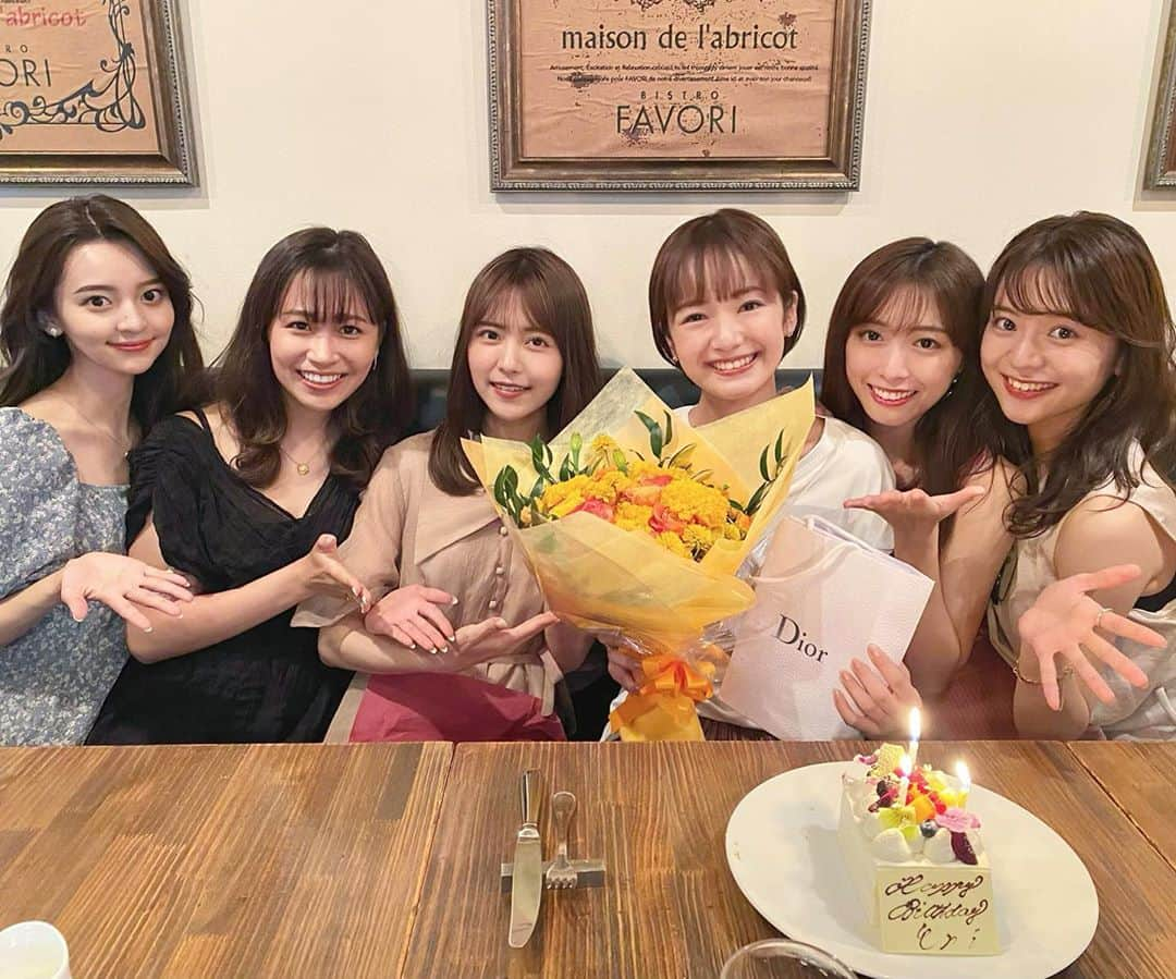 新田さちかさんのインスタグラム写真 - (新田さちかInstagram)「ほっこりお誕生日会😽💕💕  今日はおはなの、夏はえりのお誕生日をみんなでこ〜っそり計画立ててお祝いをっ🎂！  すっごい喜んでくれて嬉しかった〜🐮🌼  #お誕生日会 #おめでとう #大好き」11月8日 22時38分 - sachat__official