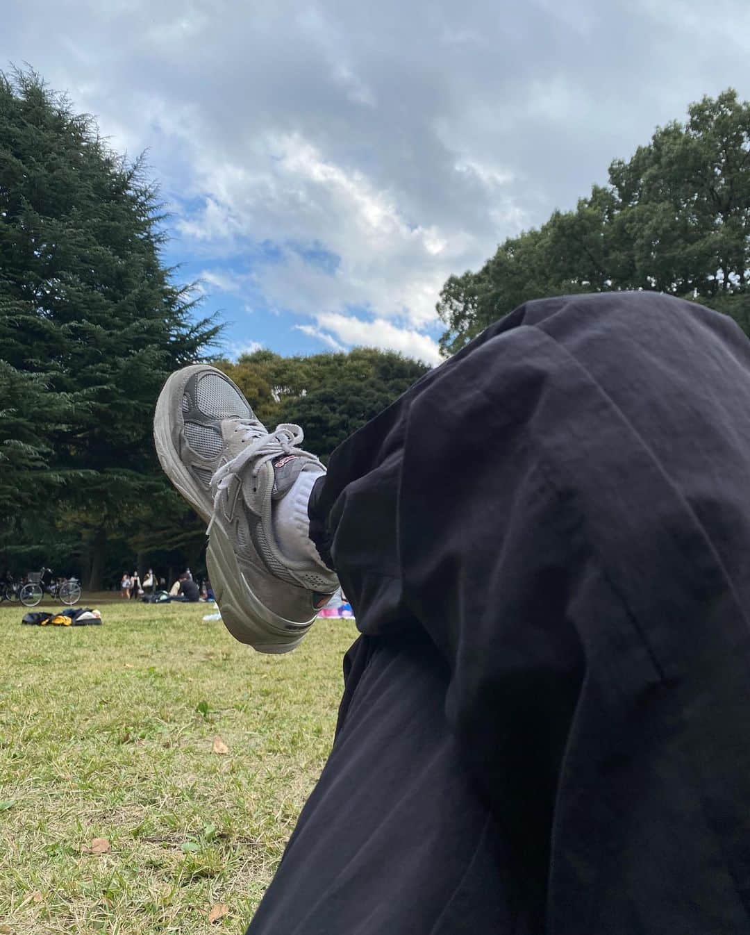 松本瞳さんのインスタグラム写真 - (松本瞳Instagram)「. ピクニック日和でした。太陽の光たくさん浴びて気持ちよかった〜😴 . 秋の花粉でここ2週間ぐらい鼻のむずむずがすごいです。」11月8日 22時49分 - hitomi.mats