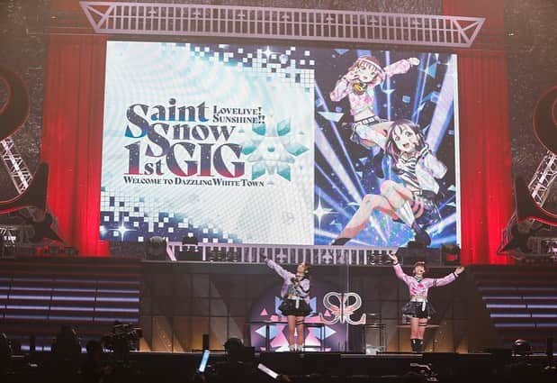 田野アサミさんのインスタグラム写真 - (田野アサミInstagram)「💙🤍.﻿ 『Saint Snow 1st GIG ～Welcome to Dazzling White Town～』﻿ #真駒内セキスイハイムアイスアリーナ﻿ Day1.Day2.最後まで#エンジェルメイト の皆と2人と一緒に走り切りました！⛄️❄️.﻿ ﻿ 沢山の拍手👏とキラキラの声援そして配信からの応援と皆の熱いコメント﻿ 全てに感謝しています。会場で皆が見えた時﻿ 〝あぁ会えた‼︎〟と、ただただ素直に嬉しかった。﻿ 皆も会えてよかったって思ってくれてるかな？﻿ だとしたら、、また会わないとね⛄️✨💙.﻿ 無事皆にまた元気で会えるように、﻿ 手洗い、うがい、全て出来る事をして私もきちんと対策します❄️✨﻿ なので皆も気をつけて自身ができるケアをきちんとして下さい💙﻿ 約束ね💙必ずね。﻿ ﻿ 始まれここから！！！！﻿ ﻿ 皆の感想コメントにもくれると嬉しいです😊﻿ 1GIGご来場ご声援大きな協力🤝本当にありがとうございます✨⛄️﻿ ﻿ また撮り溜めた写真載せるね！﻿ じゃあ.... したっけ〜💋笑。﻿ ﻿ #lovelive #SaintSnow #SaintSnow_Day2 #鹿角聖良#鹿角理亞﻿ #田野アサミ#佐藤日向#asamitano#hinatasato﻿」11月8日 22時44分 - tano_asami