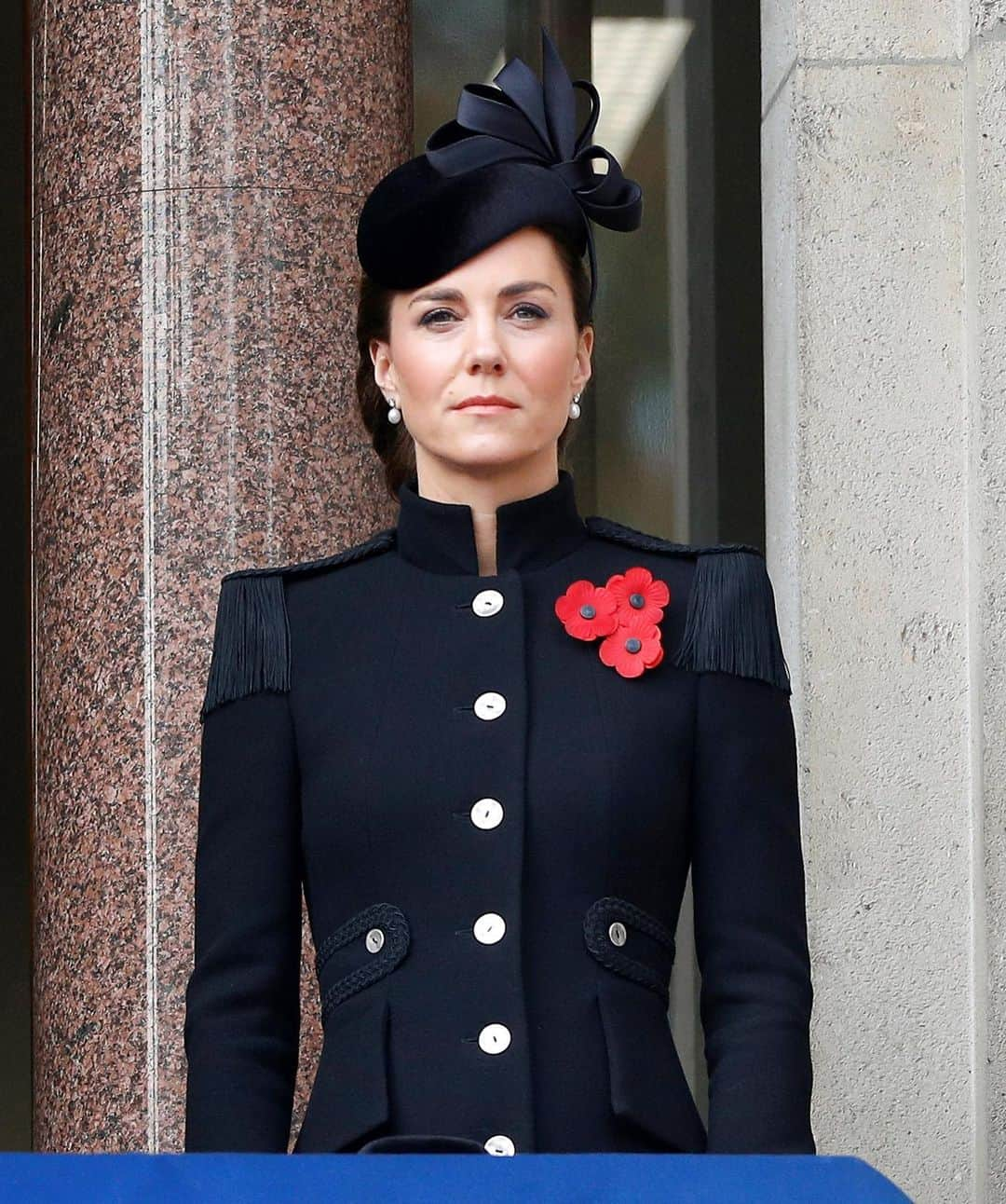 British Vogueさんのインスタグラム写真 - (British VogueInstagram)「Remembrance Sunday has been a largely private affair for millions of people around the UK, as lockdown restrictions limited public events. In London’s Whitehall, Her Majesty the Queen led a scaled-back service at the Cenotaph, accompanied by senior members of the royal family, including the #DuchessOfCambridge. Click the link in bio for more on the commemorations, and how you can support veteran #CaptainTom's new initiative to combat loneliness.」11月8日 22時50分 - britishvogue