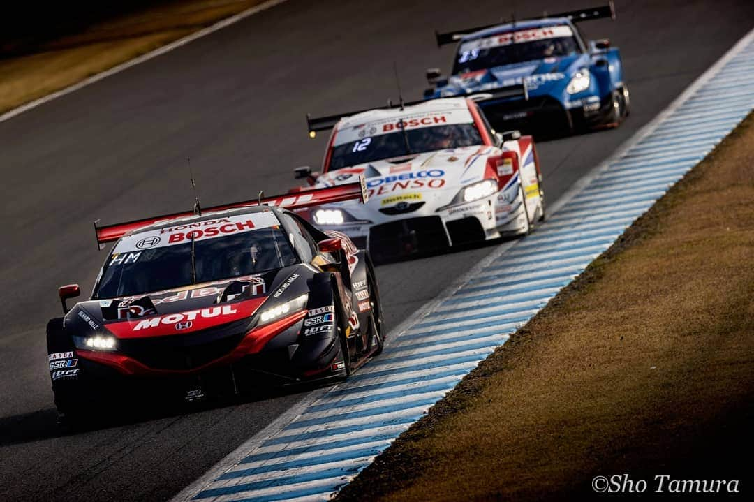 中野信治さんのインスタグラム写真 - (中野信治Instagram)「Super GT Round 7 @ Twin Ring Motegi   Q 11th R  4th  今の私の望みはただ一つ。  強いチームを作ることだ。  まだ道の途中。  チームが強くなるのを見られることが、今の私にとって最高の喜び。  今日も最高の１日だった。  必ず。  応援有難うございました！  Sho📷 #teamredbullmugen #mugen  #honda #supergt #car #racing  #motul  #richardmille #team  #thankyou」11月8日 22時52分 - shinjinakano