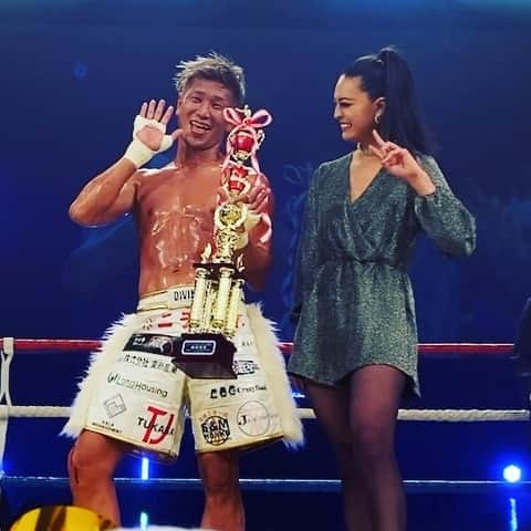 遊海 Yuumiのインスタグラム：「Congratulations to @yasuhiro.kido ✨ 優勝おめでとうございます🎉　today at super @bigbang_kickboxing 🔥🔥🔥　@fastinglife.kala.mana #bigbangkickboxing #kickboxing #fastingmeister #japan #キックボクシング　#ビックバン　#日本　#fastinglife」