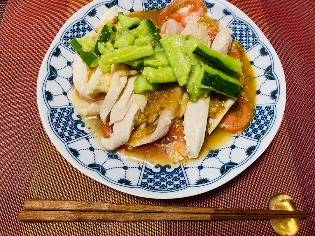 せんちゃんのインスタグラム：「棒棒鶏と旨味ダレの叩ききゅうり🥒」