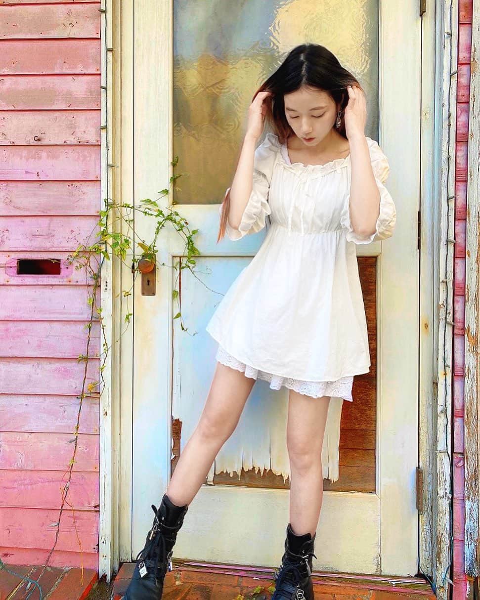 高田志織さんのインスタグラム写真 - (高田志織Instagram)「秋くらいに着てた服👗 もう寒くて着れない。 #ootd」11月8日 22時59分 - shiori_naast