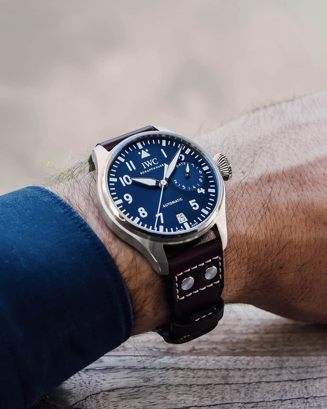 IWCさんのインスタグラム写真 - (IWCInstagram)「The 46-millimetre #IWCBigPilot's Watch Edition "Le Petit Prince" (Ref. IW501002) features the characteristic blue dial which has become the signature trademark of IWC’s special editions in tribute of Antoine de Saint-Exupérys most famous literary work. The watch is powered by the IWC-manufactured 52110-calibre movement. It features an efficient Pellaton automatic winding system with parts made from black or white ceramic. This #IWCPilot’s Watch has an engraving on the rear of the little prince with his cape and sword.」11月8日 23時00分 - iwcwatches
