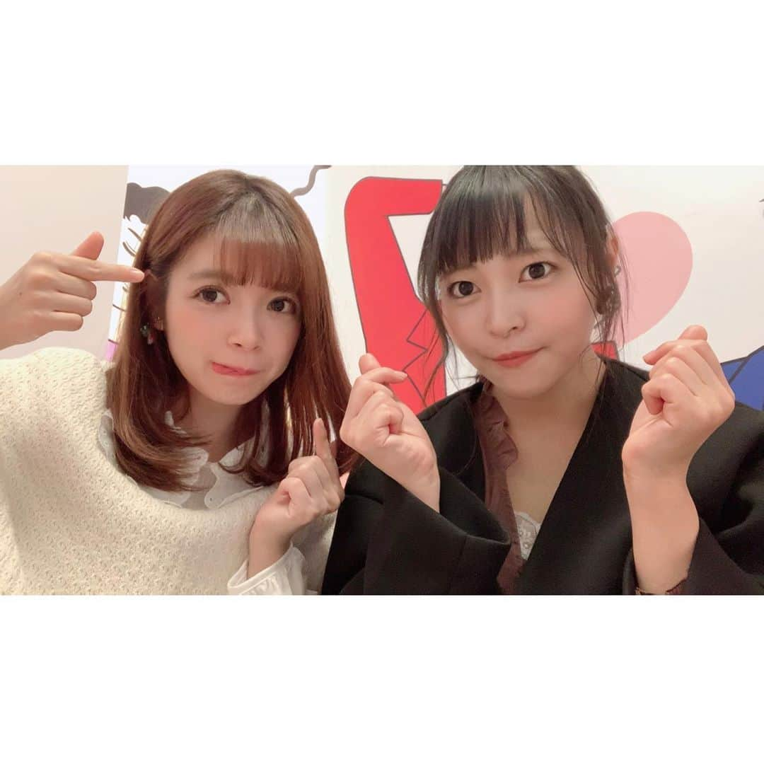 明石ゆいなさんのインスタグラム写真 - (明石ゆいなInstagram)「4枚目の動画はKPOPブームに必死でついていこうとする私たち\( ˆoˆ )/💗ついていけてないけど﻿ ﻿ ﻿ ﻿ #ポーズもピースとハートしかできなくて﻿ #しらちゃんが店員さんにおすすめのポーズありますか？って聞いてた﻿ ﻿ #苦笑いされてた﻿ ﻿ ﻿ ﻿ ﻿ ﻿」11月8日 23時01分 - cosmo_meropon