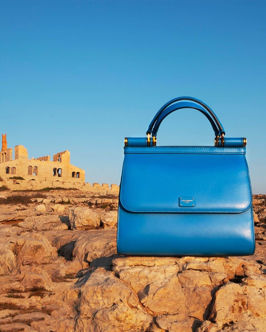 ドルチェ&ガッバーナさんのインスタグラム写真 - (ドルチェ&ガッバーナInstagram)「⁣⁣The periwinkle blue #DGSicily58 Bag blends perfectly with the colours of Sampieri, a fishing village in Sicily. The Fornace Penna, an industrial archeological monument, can be seen in the background.⠀ ⠀ Discover all the variations of the #DGSicilyBag at the link in bio.⠀ ⠀ #DGFattoAMano #DGDNA #MadeInItaly #DolceGabbana⠀」11月8日 23時01分 - dolcegabbana