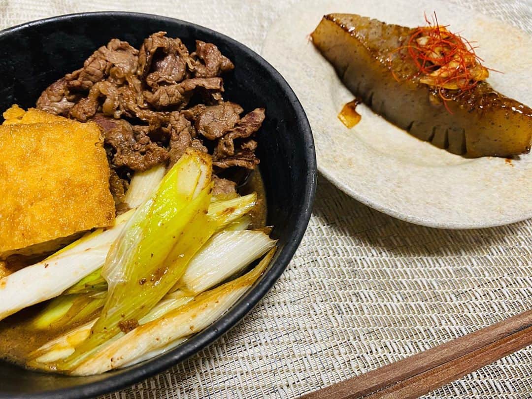 せんちゃんのインスタグラム：「こんにゃくの甘辛ガーリックステーキ 肉豆腐」