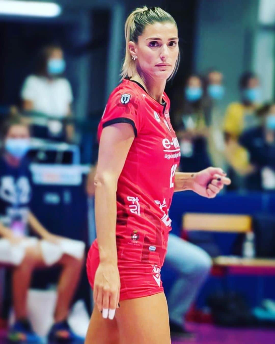 フランチェスカ・ピッチニーニのインスタグラム：「Si torna in campo 💪🏻🏐💪🏻 #focus #volleyball #gameday #passion #lovemylife #uyba #ritornoalpassato #bergamo ❤️ 🤟🏻」